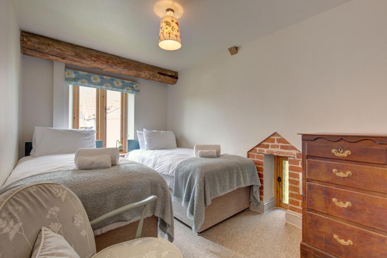 Williams Barn Villa West Beckham Exteriör bild