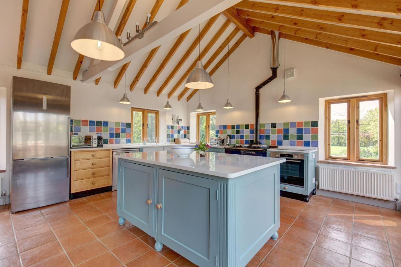 Williams Barn Villa West Beckham Exteriör bild